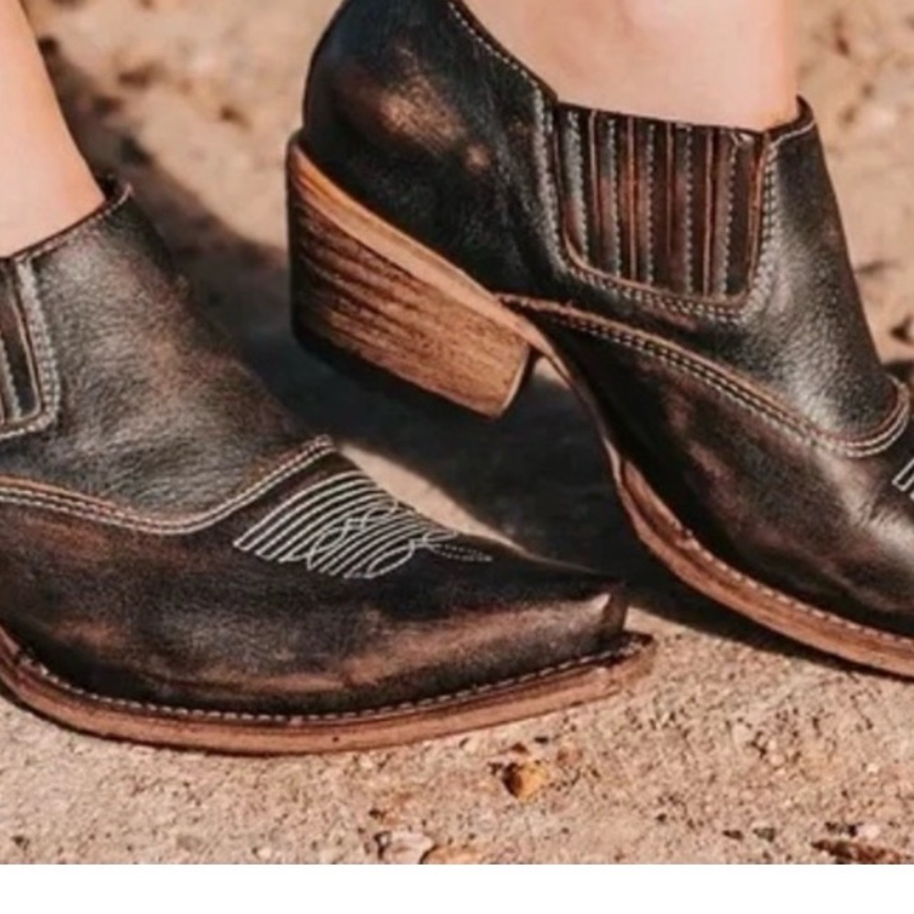 FreeBird Wyoming Short Ankle Cowboy Boots - Picture 2 of 6